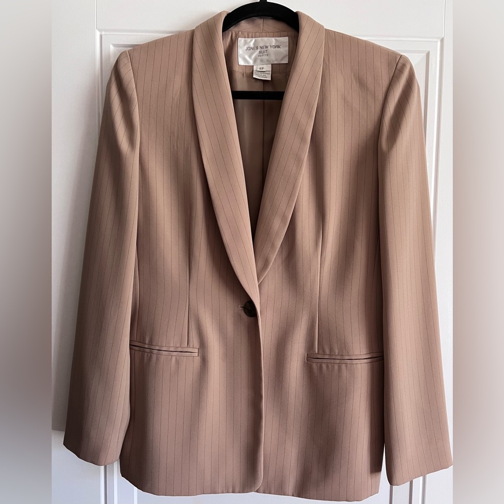 Jones New York Suit Petite One-Button Blazer. Size 6P, Tan with Black Stripes - Picture 4 of 16